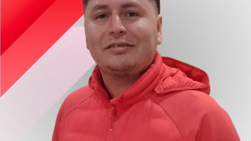 Lázaro Montero recorre aeropuertos buscando historias en todo el país.