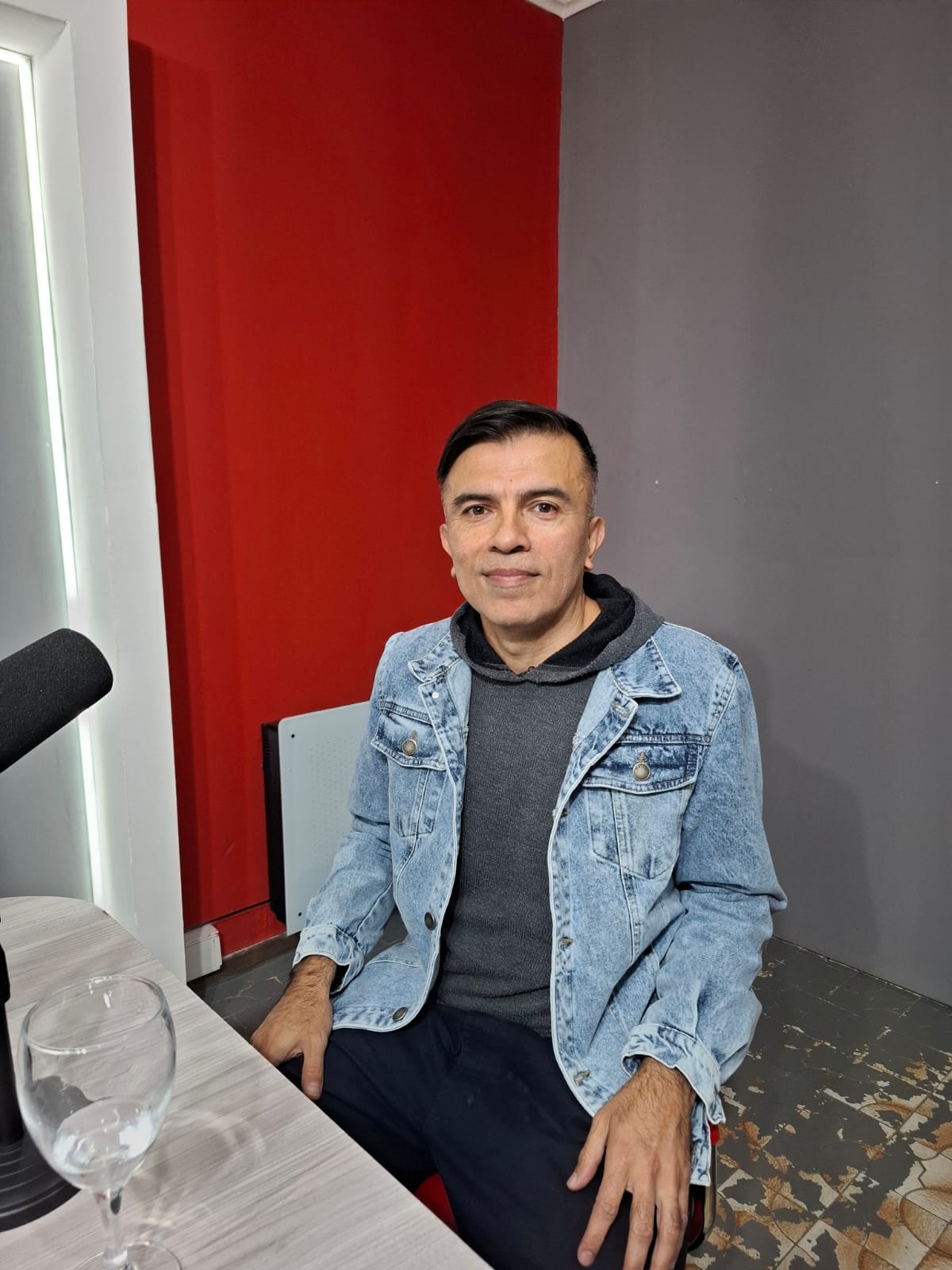 Claudio “Claus” Videla presenta el videoclip Tan Solo Humanos.