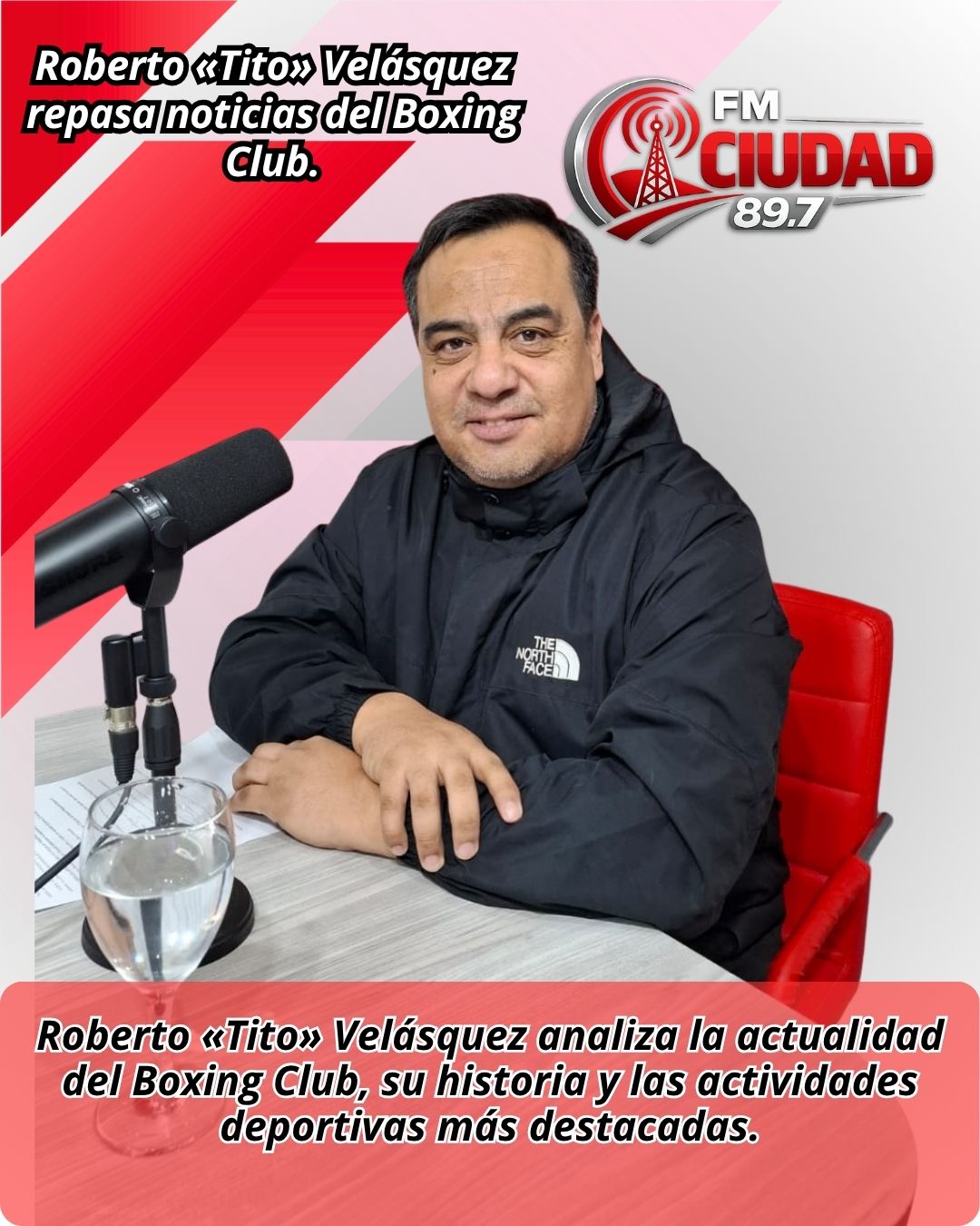 Roberto «Tito» Velásquez repasa noticias del Boxing Club.